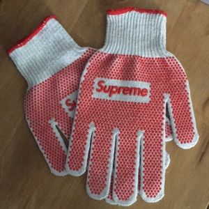 Supreme gloves